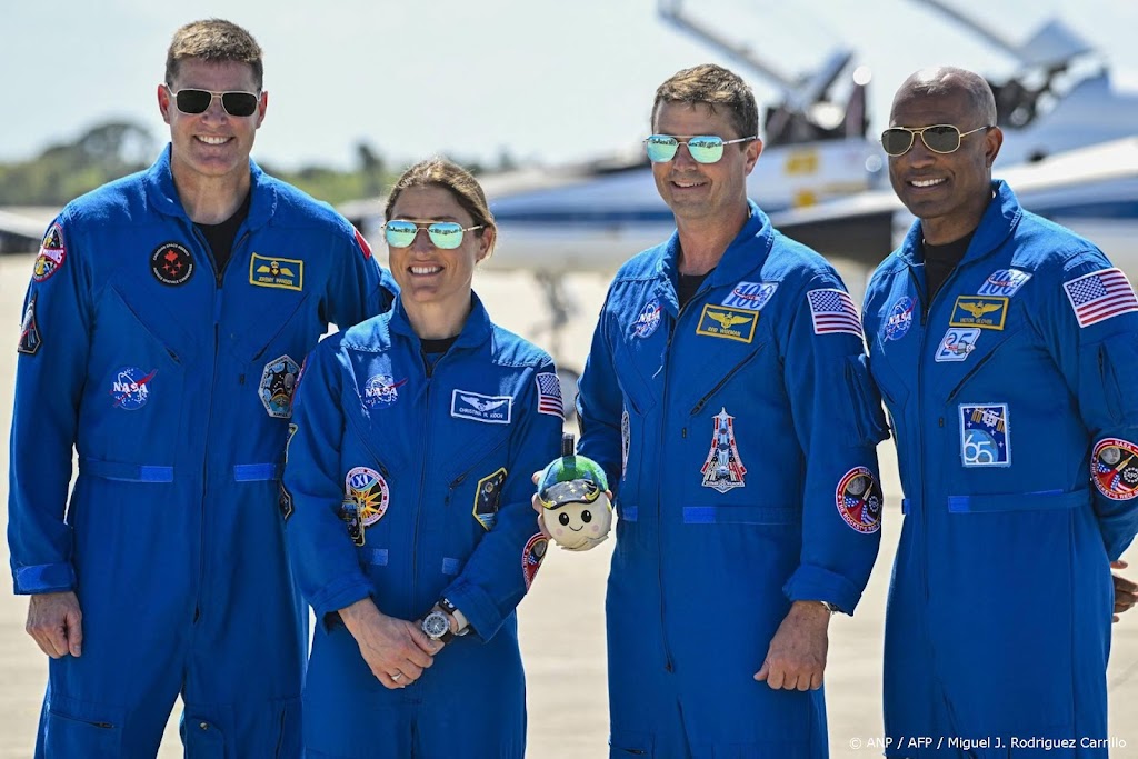 Charles schrijft brief aan Canadese astronaut voor maanmissie