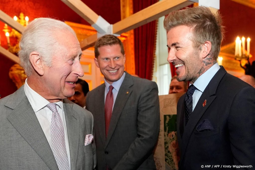Charles om tafel met David Beckham voor planning bloemenshow