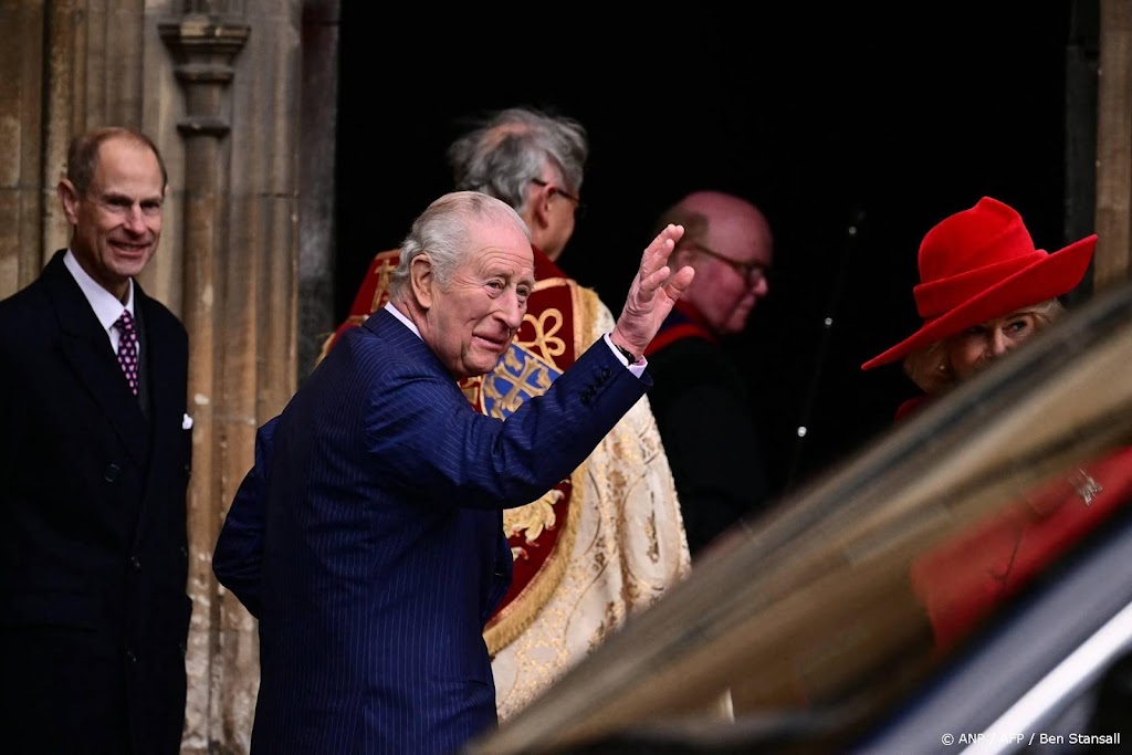 Charles en Camilla vieren Pasen in St. George's Chapel