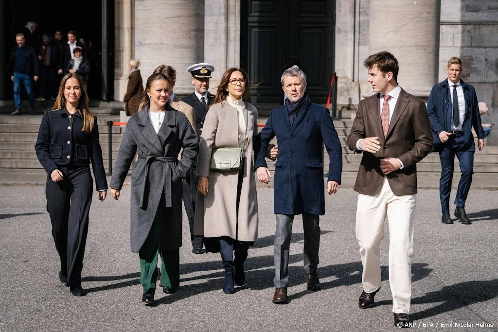Deense koninklijke familie woont paasdienst bij