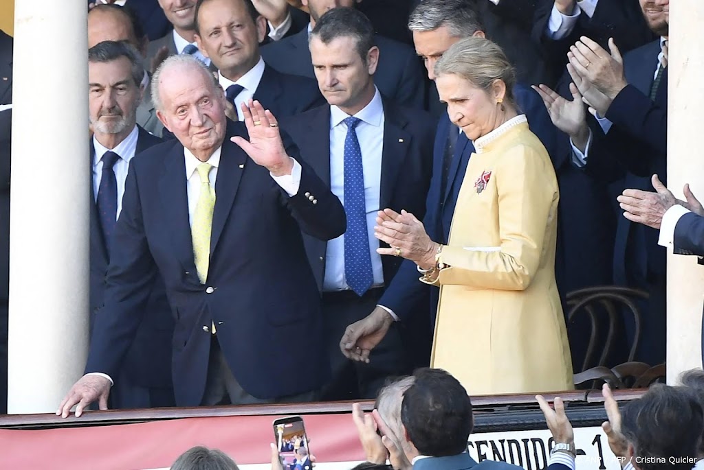 Juan Carlos geniet van stierengevecht bij bezoek aan Spanje