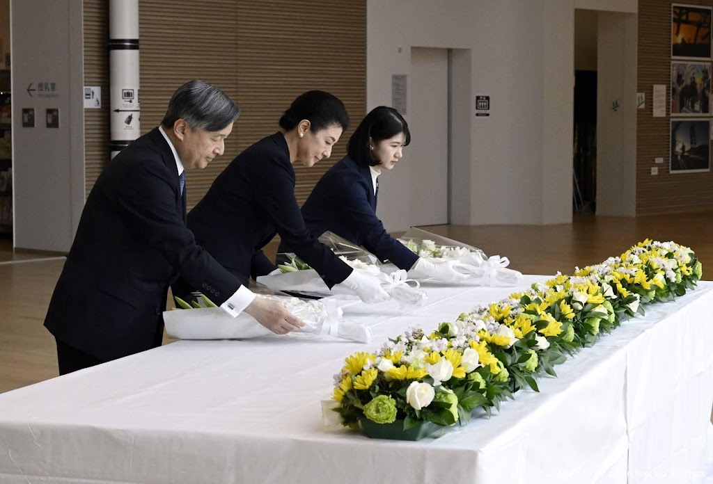 Japanse keizer brengt 15 jaar na kernramp bezoek aan Fukushima