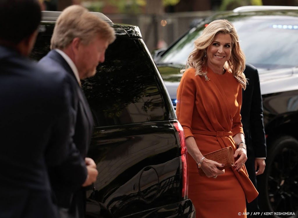 Willem-Alexander en Máxima zingen met schoolkinderen in Miami