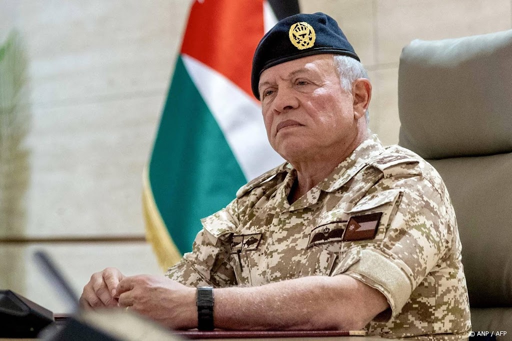 Koning Abdullah neemt Finse president mee naar militaire oefening