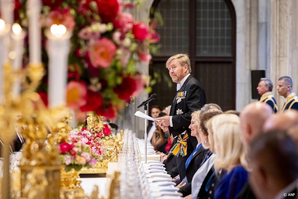Koningspaar dineert met diplomaten tijdens jaarlijks banket