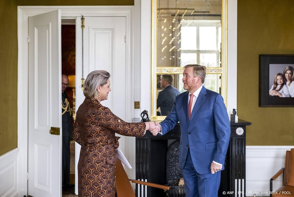 Koning ontvangt ministers voor nadere kennismaking