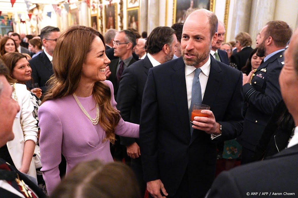 Britse royals vieren leven koningin Elizabeth met receptie