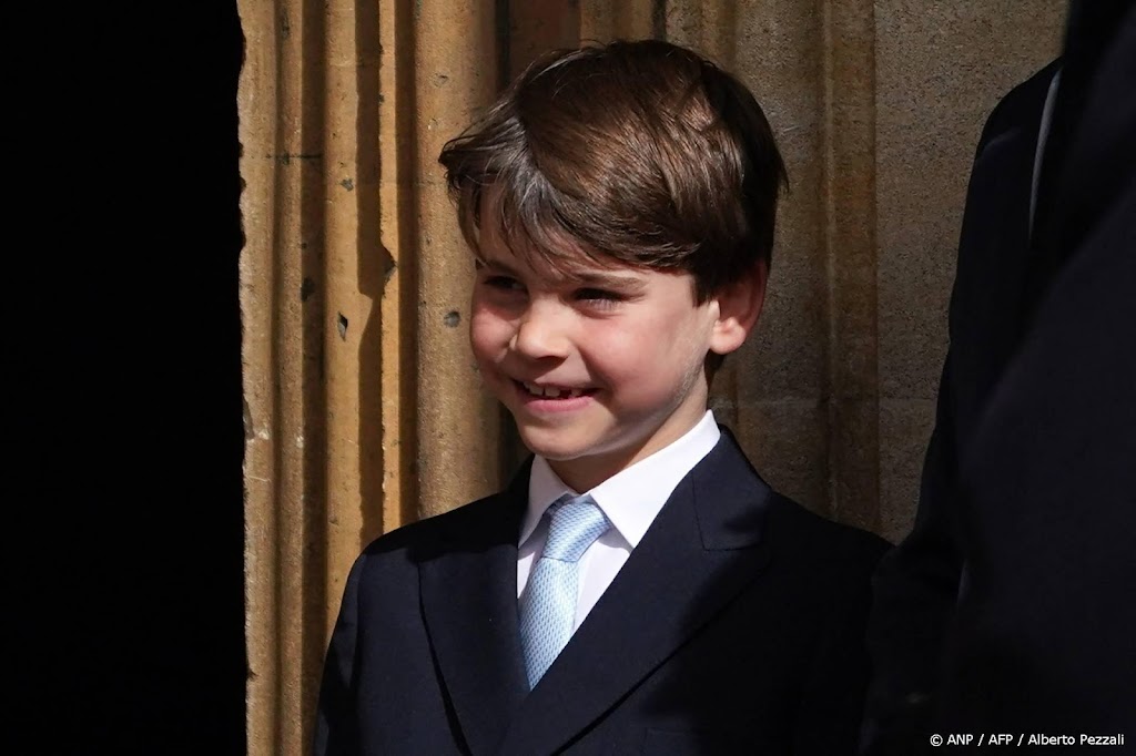 William en Catherine delen foto van jarige prins Louis