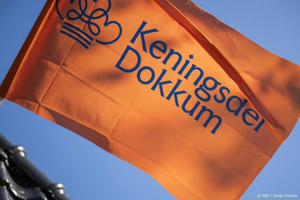 Republiek verliest zaak om opblaasdino, neemt mascotte wel mee