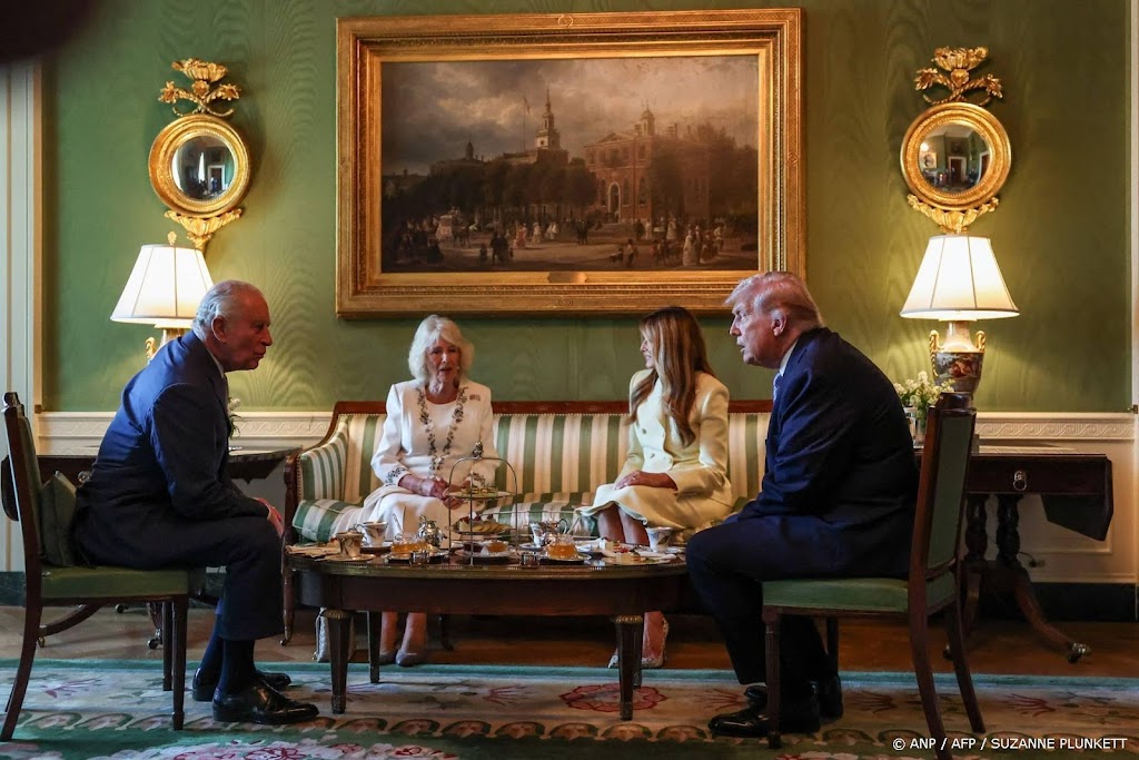 Charles en Camilla drinken thee met Trump in de Green Room
