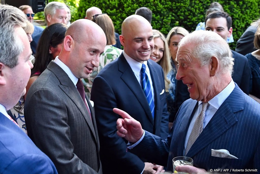 Charles en Camilla bij tuinfeest van de Britse ambassade in de VS