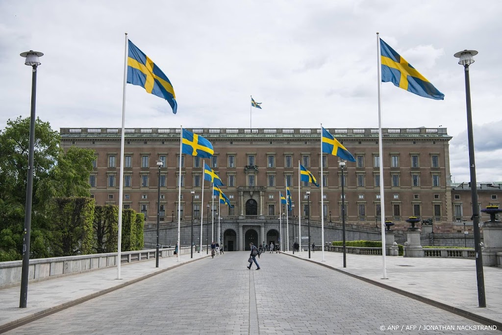 Zweeds hof dankt publiek voor felicitaties aan Carl Gustaf