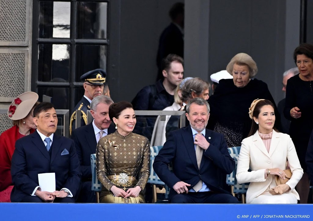 Prinses Beatrix bij festiviteiten voor jarige koning Carl Gustaf