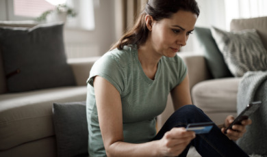 Vrouw wordt gebeld door bankfraudeur