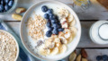 Havermout en blauwe bessen met yoghurt