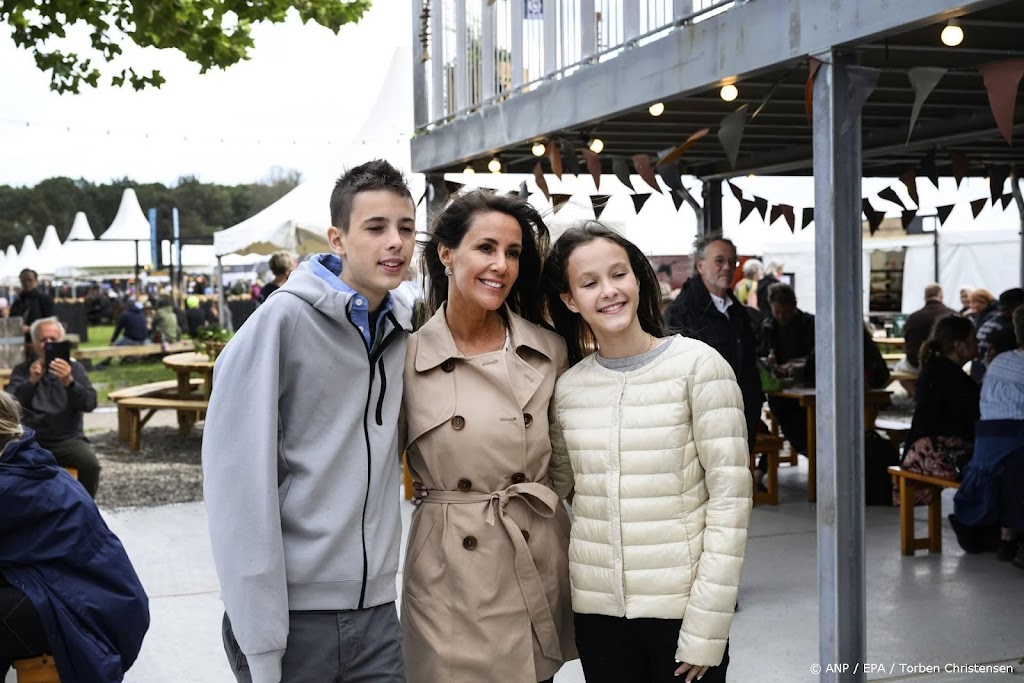 Deens koningshuis deelt foto's van gravin Athena voor confirmatie