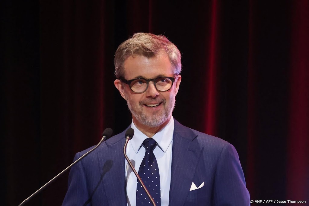 Frederik onthult naam van naar zijn moeder vernoemde bacterie