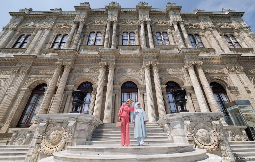 Belgische koningin Mathilde bezoekt dronefabriek in Istanbul