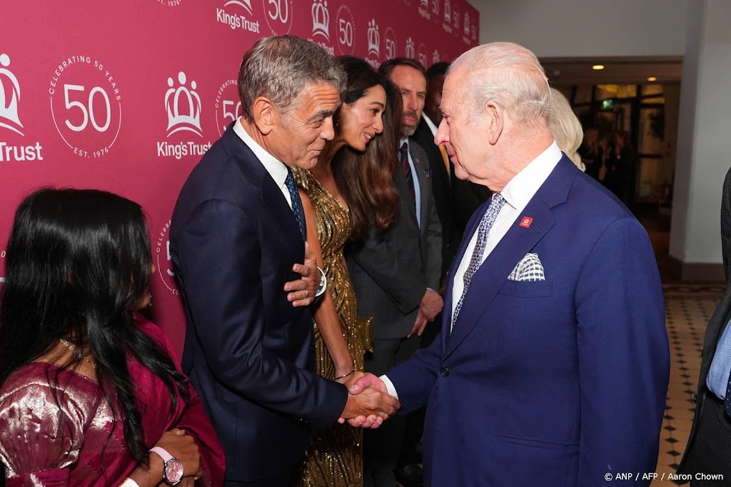 Amal Clooney tegen Camilla: je ruikt lekker