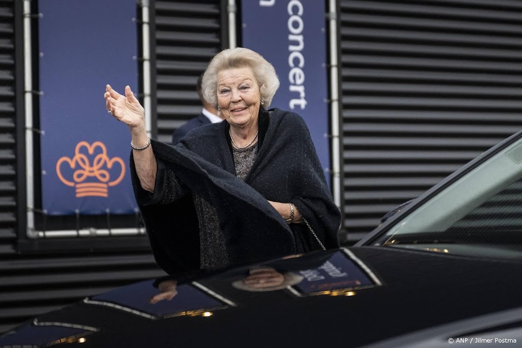 Prinses Beatrix onthult eigen rieten wieg in Fries Vlechtmuseum