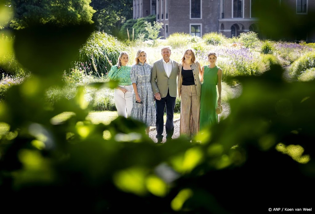 Koninklijk gezin op Landgoed Clingendael voor zomerfotosessie