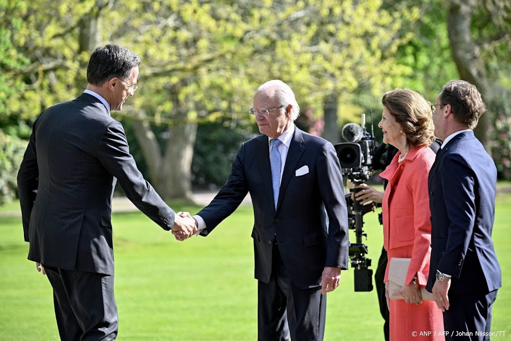 Carl Gustaf ontvangt Rutte op Zweeds landgoed