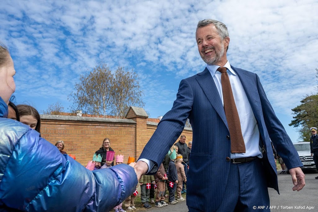 Koning Frederik wenst 112.000 'royal' hardlopers veel succes