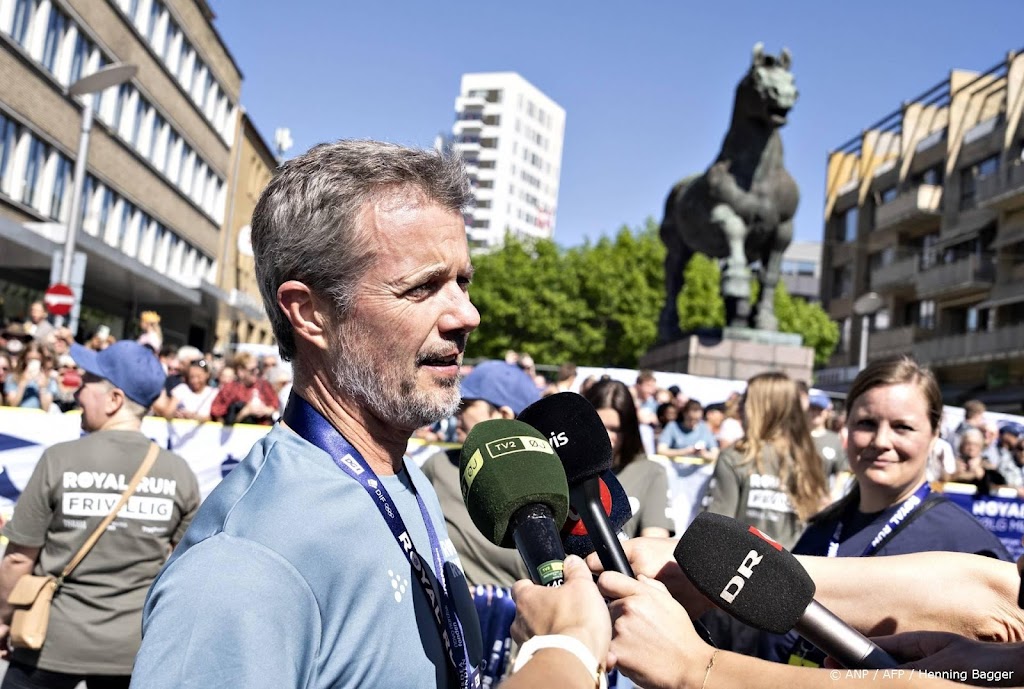Frederik van plan moeder te bezoeken in het ziekenhuis