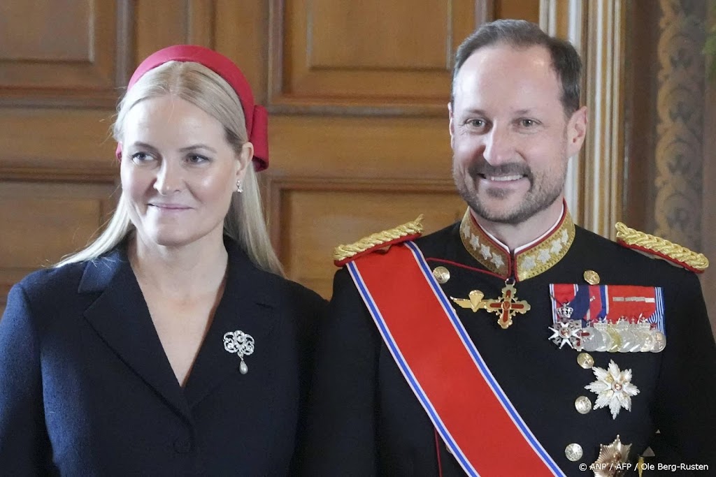 Haakon maakt zich zorgen over gezondheid Mette-Marit