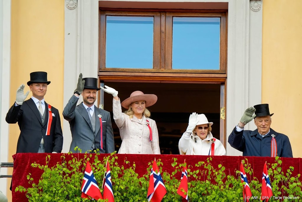 Haakon onder de indruk van zijn actieve ouders