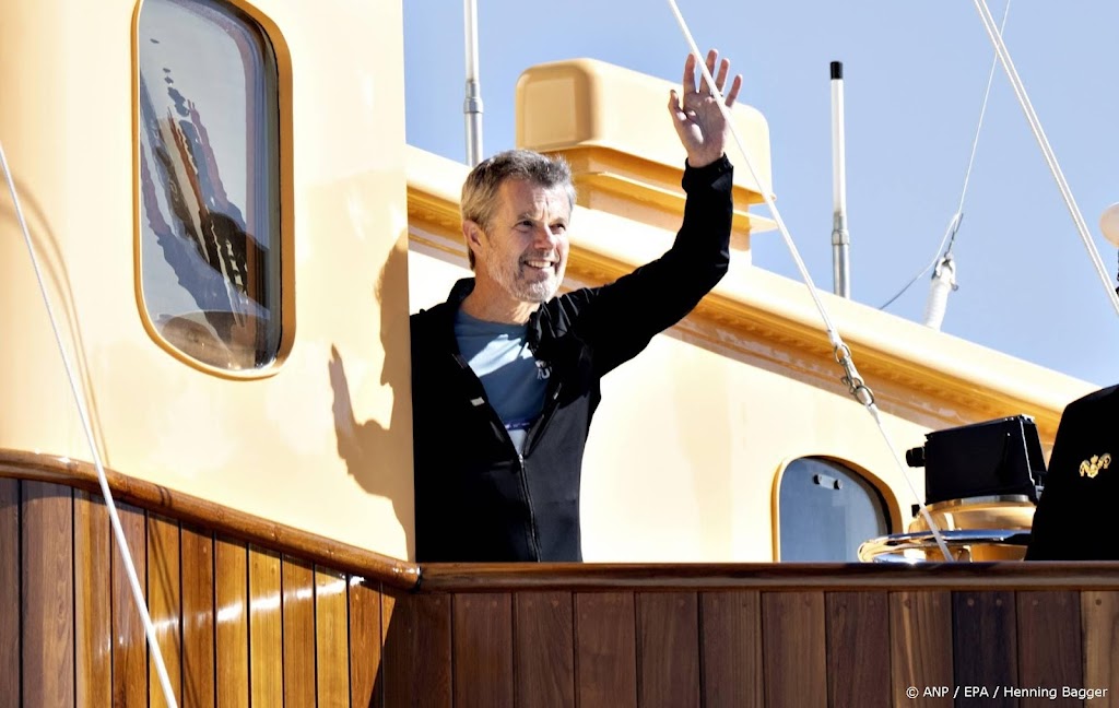 Koning Frederik bezoekt koningin Margrethe in ziekenhuis