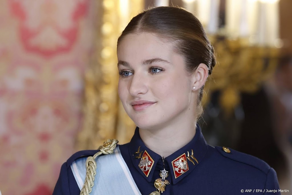 Prinses Leonor maakt debuut bij Spaanse militaire parade