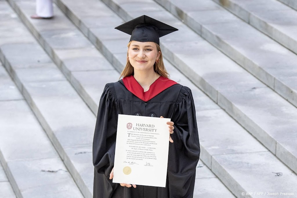 Prinses Elisabeth heeft Harvard-diploma in handen