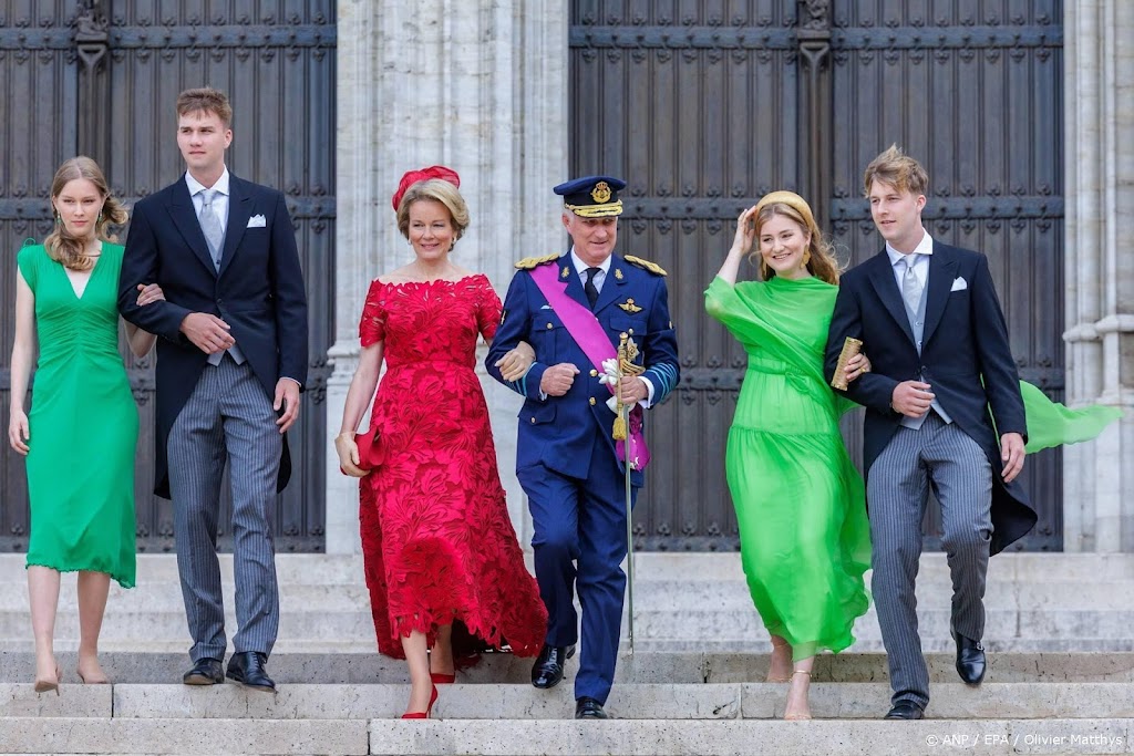 Koningin Mathilde loopt 20 kilometer door Brussel met zoon