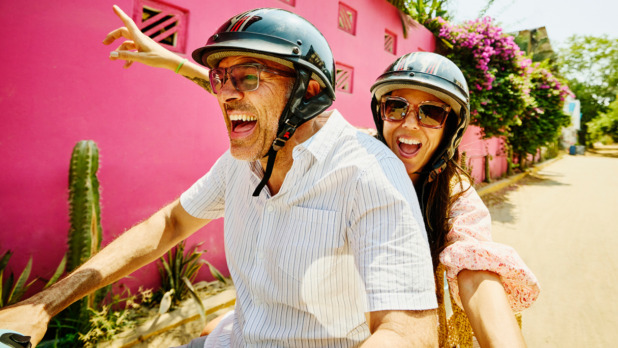 Stel op de scooter op vakantie
