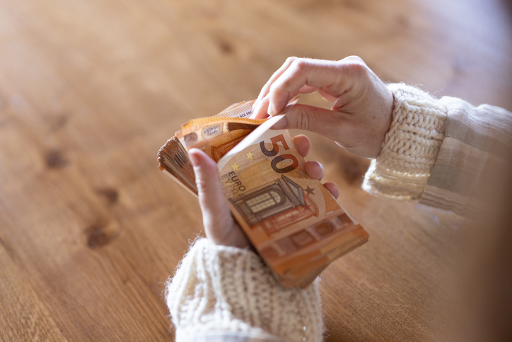 Euro geld uittellen