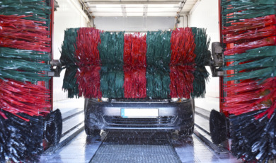 auto door de wasstraat