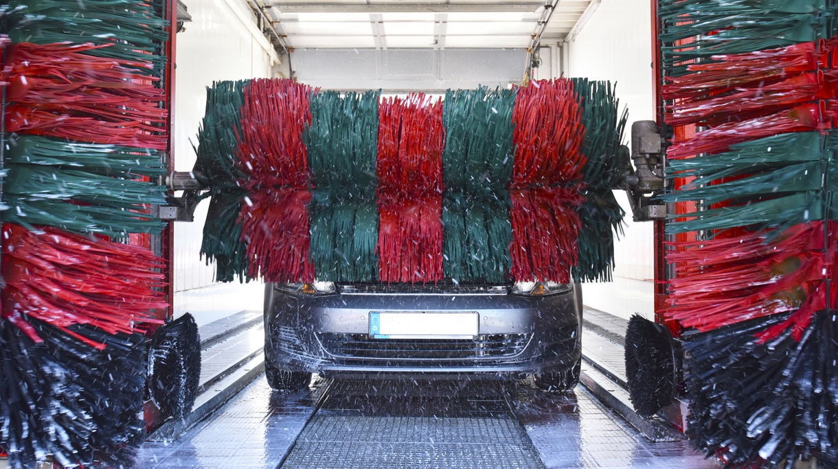 auto door de wasstraat