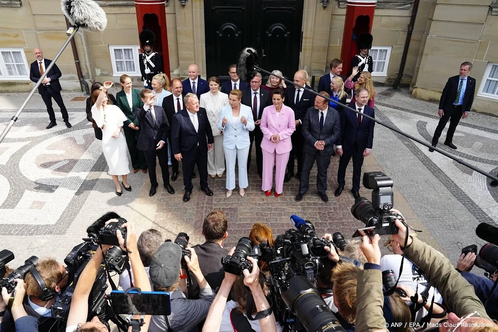 Deense koning maakt kennis met nieuw kabinet