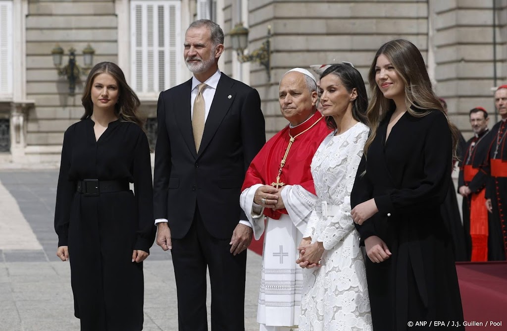 Spaans koningspaar verwelkomt paus Leo in Madrid