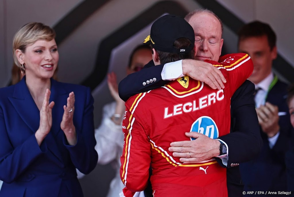 Prins Albert knuffelt Charles Leclerc voor kwalificatie in Monaco