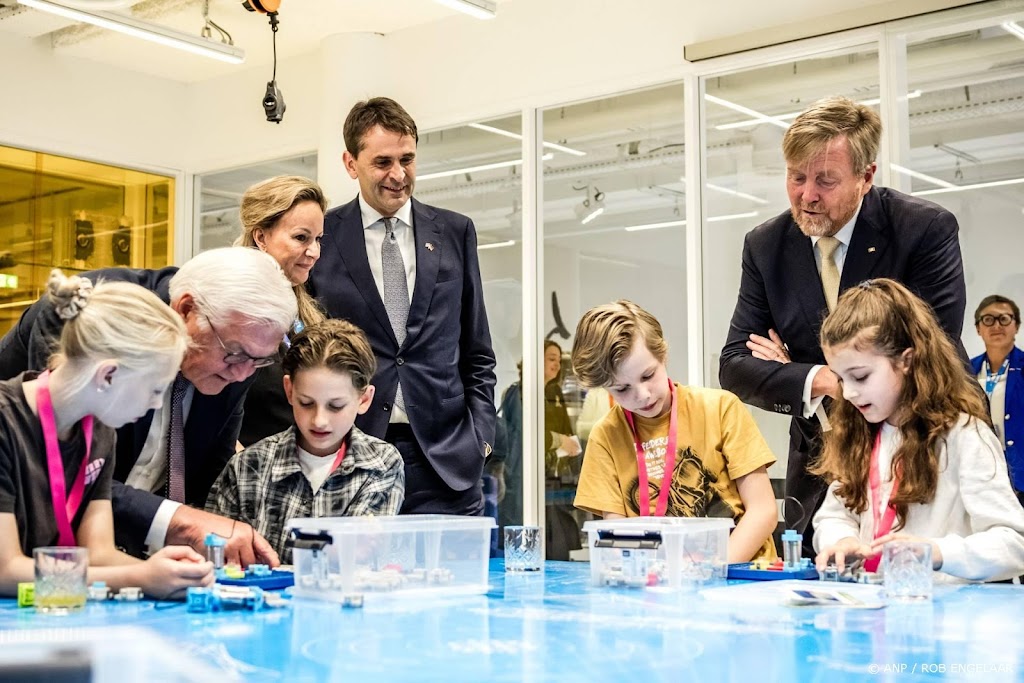 Willem-Alexander bezoekt ASML-campus met Duitse bondspresident