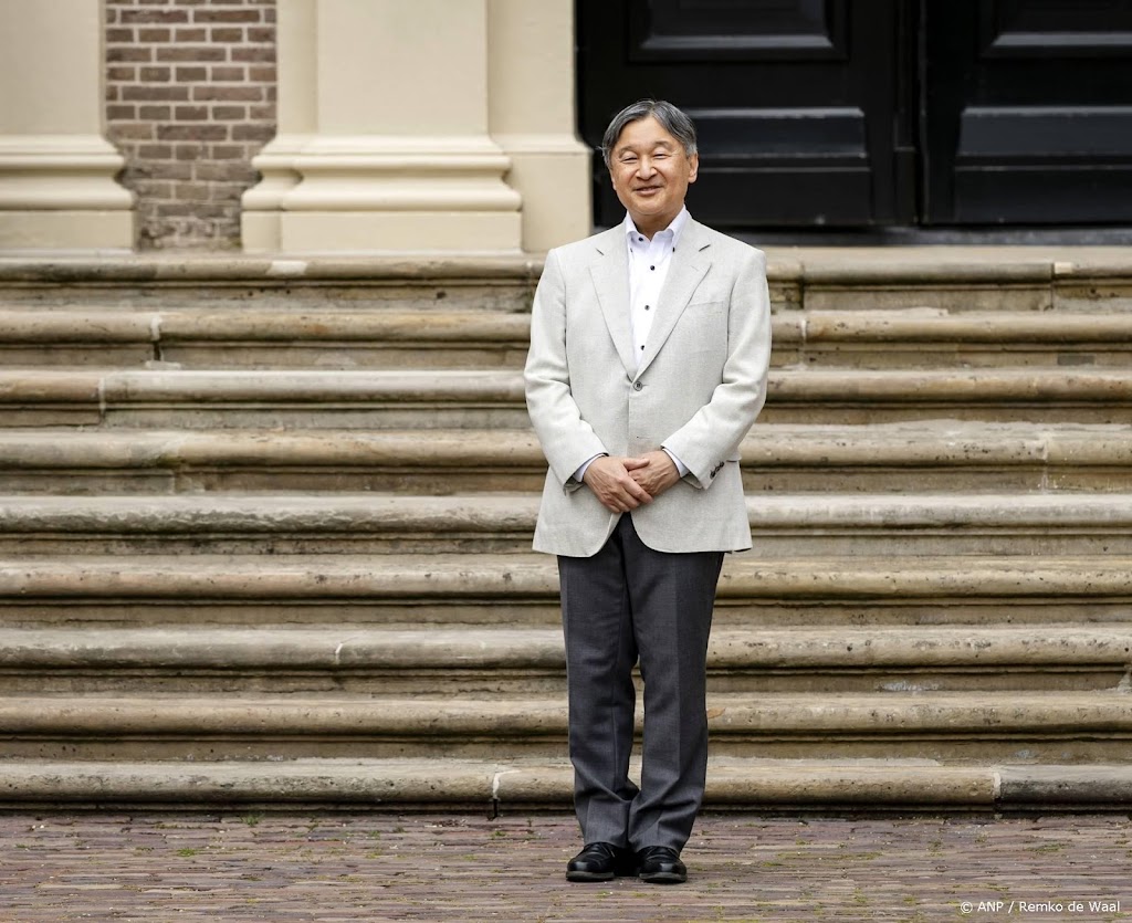 Japanse keizer poseert zonder keizerin voor Paleis Het Loo