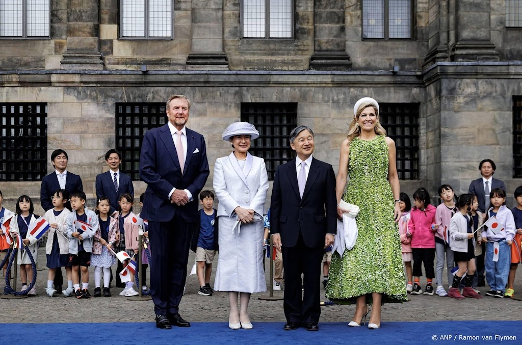 Keizer Naruhito en keizerin Masako begonnen aan staatsbezoek