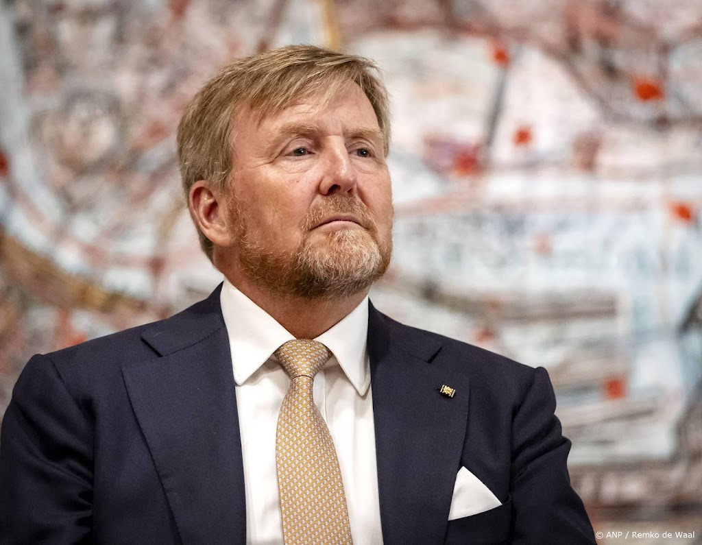 Koning laat zich bijpraten over natuurbrandgevaar