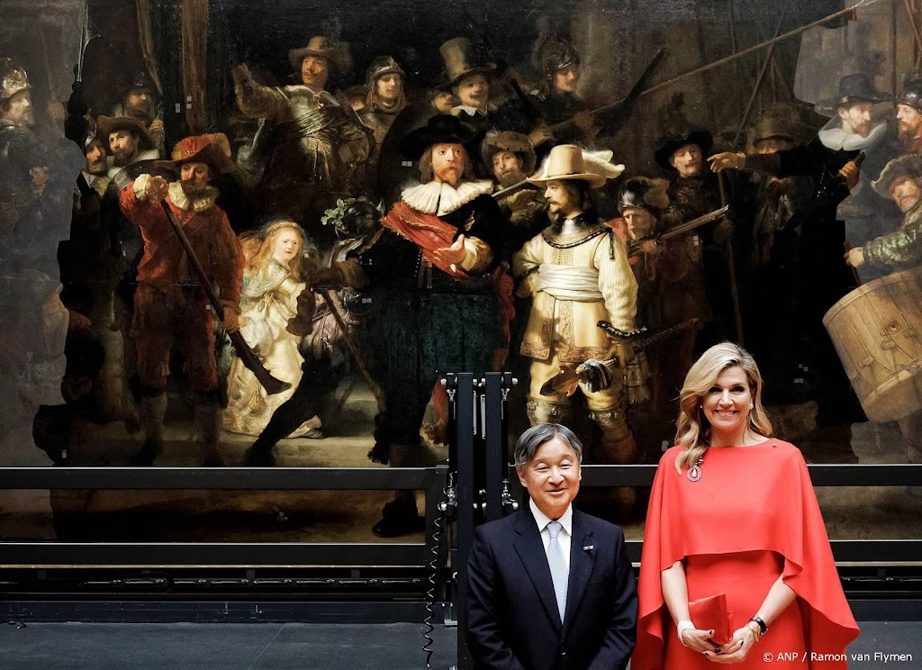 Máxima en Naruhito bewonderen De Nachtwacht in het Rijksmuseum