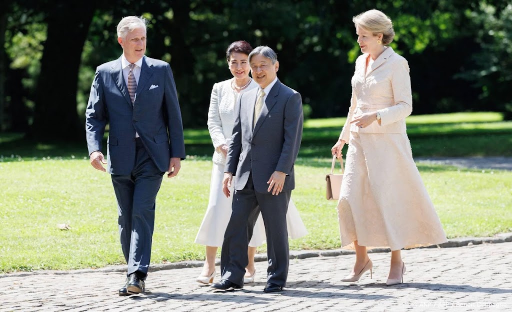 Japans keizerspaar aangekomen bij Kasteel van Laken in Brussel