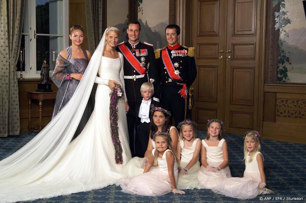 Huwelijksjubileum Haakon en Mette-Marit centraal in paleis Oslo