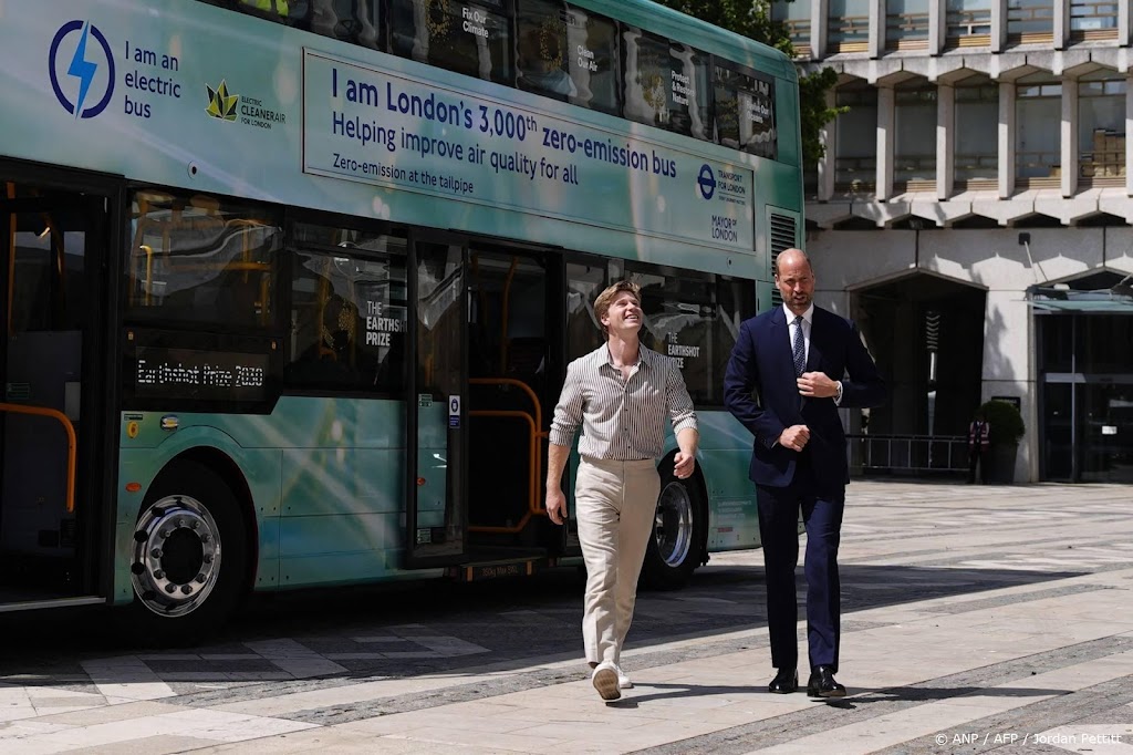 William met elektrische bus naar klimaatbijeenkomst in Londen