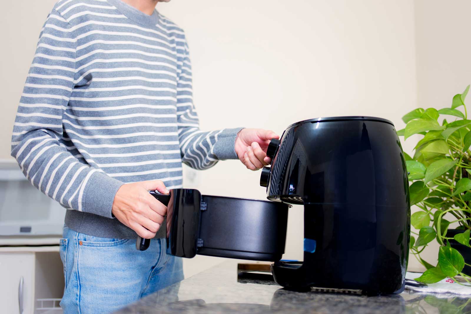 airfryer schoonmaken en onderhouden
